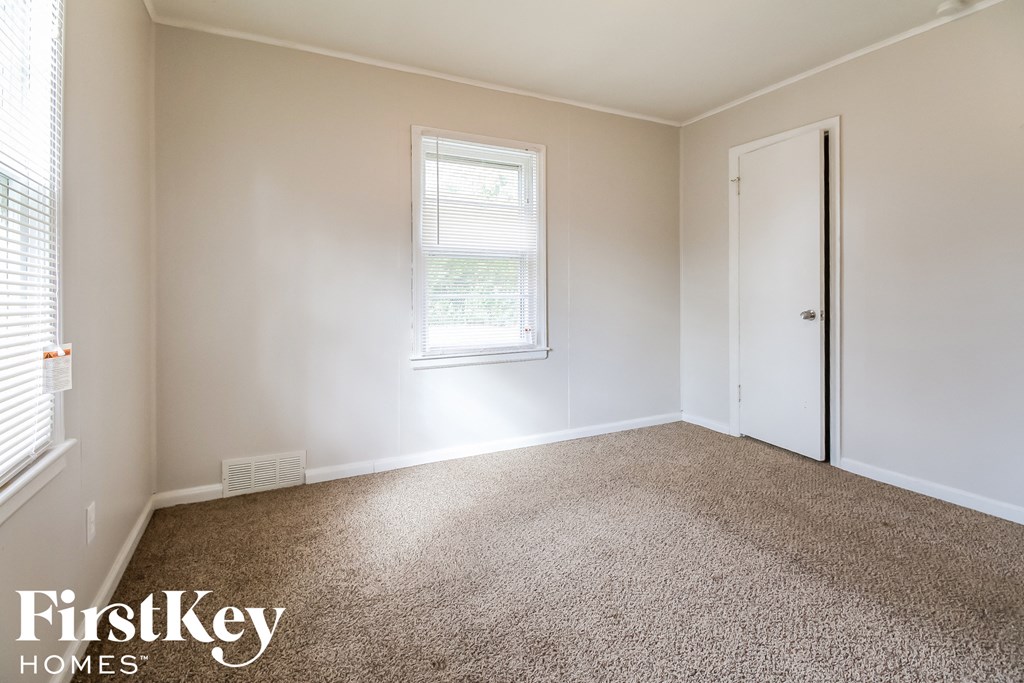 a room with a carpeted floor and a white door