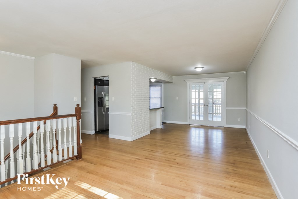 105 ROLAND AVE 3 Beds House for Rent - Photo Gallery 3