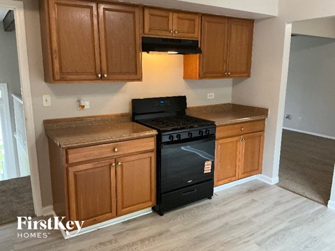 120 S Lancaster 4 Beds Apartment for Rent