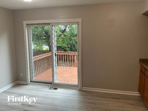 120 S Lancaster 4 Beds Apartment for Rent