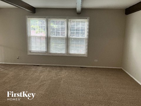 120 S Lancaster 4 Beds Apartment for Rent