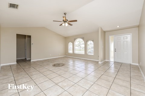 121 Kamal Pkwy 3 Beds Apartment for Rent
