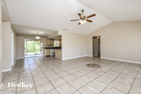 121 Kamal Pkwy 3 Beds Apartment for Rent
