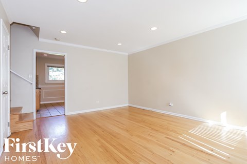 122 E Lincoln Avenue 3 Beds Apartment for Rent