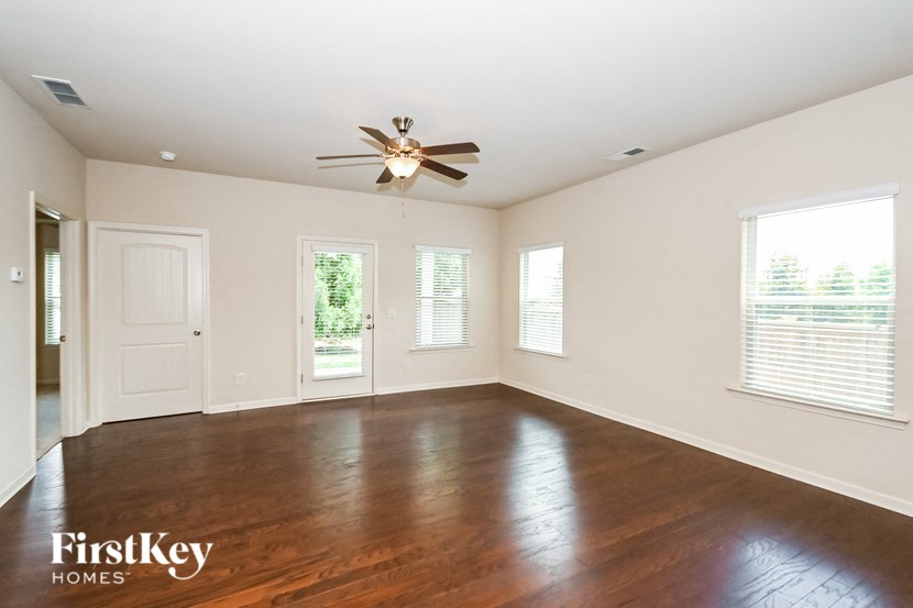 136 Prominence Ct 4 Beds House for Rent - Photo Gallery 4