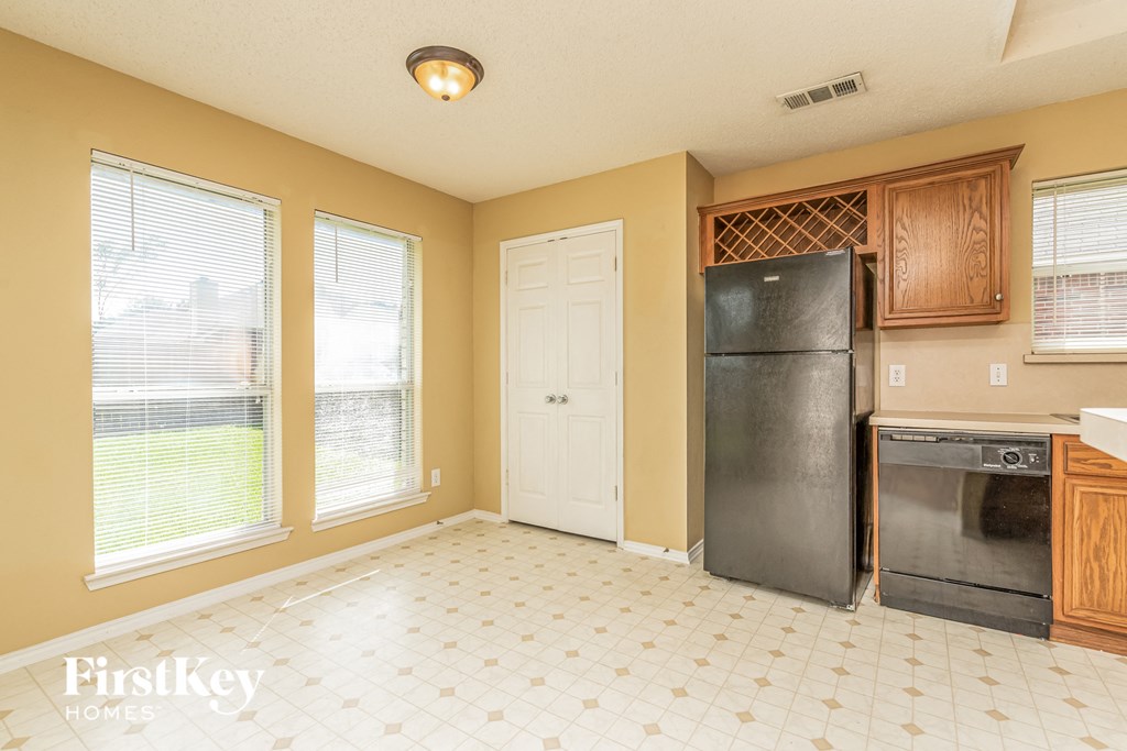 137 Sequoia Road 3 Beds House for Rent - Photo Gallery 3