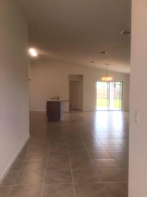 146 SW Milburn Circle 4 Beds Apartment for Rent