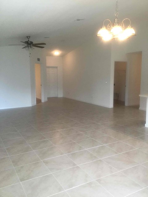 146 SW Milburn Circle 4 Beds Apartment for Rent