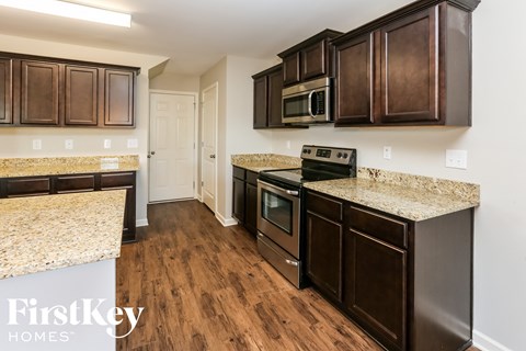 181 Ashby St 4 Beds Apartment for Rent