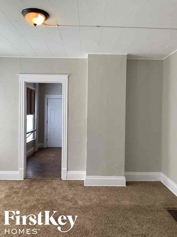 202 Park Ave. Unit 1 2 Beds House for Rent - Photo Gallery 2