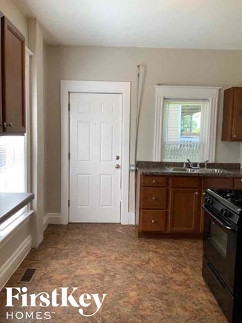 202 Park Ave. Unit 1 2 Beds House for Rent - Photo Gallery 5