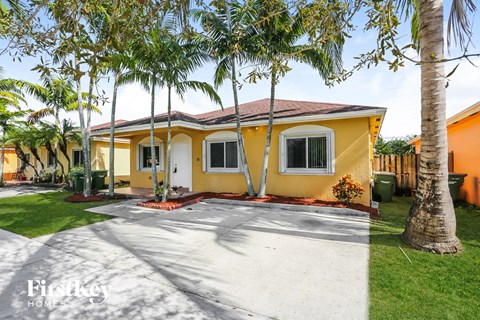 213 Sw 15 Place 3 Beds Apartment for Rent