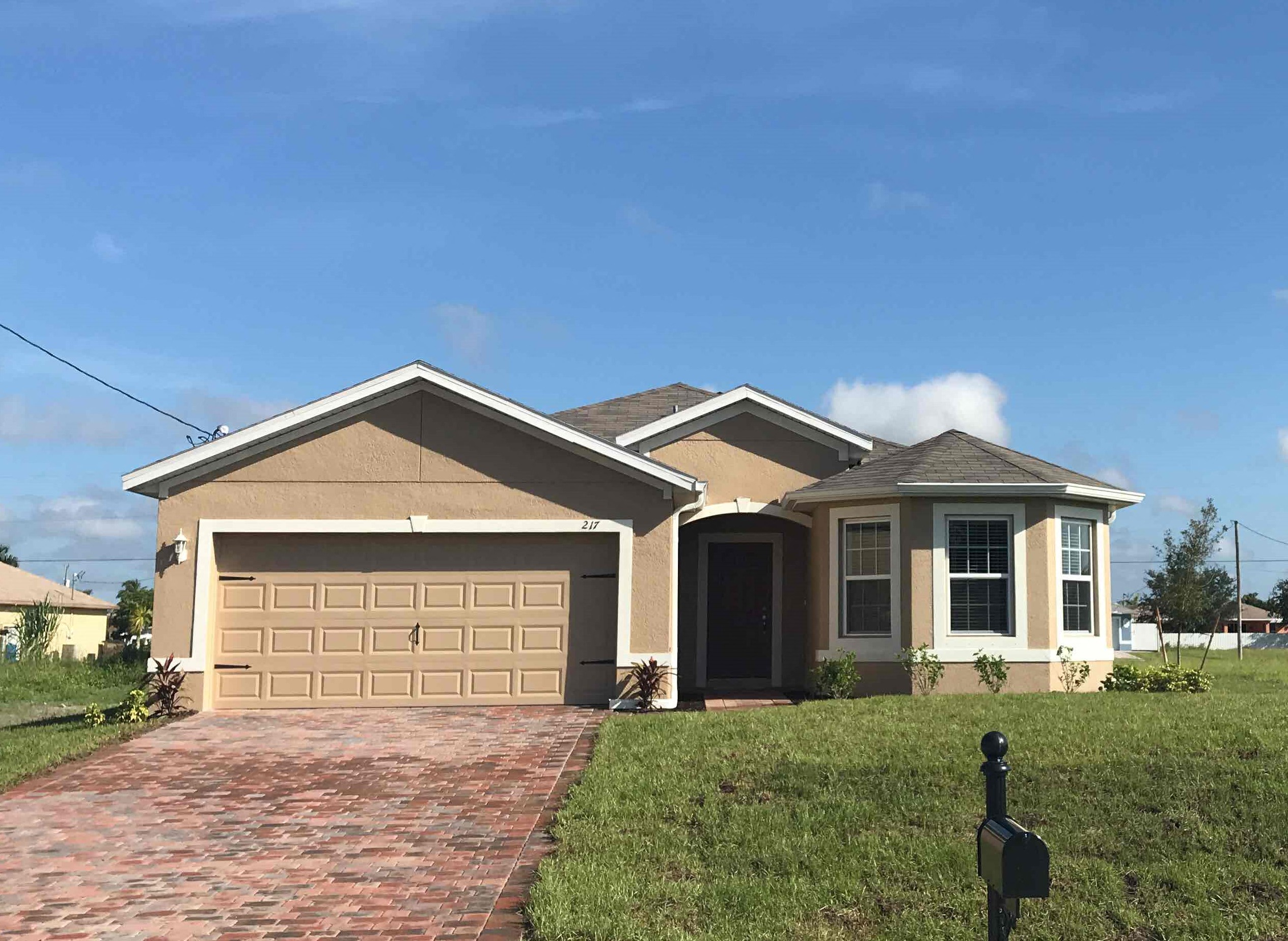 217 NW 9Th Street 3 Beds Apartment for Rent
