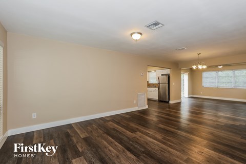 231 SW 71 Terrace 4 Beds House for Rent - Photo Gallery 2