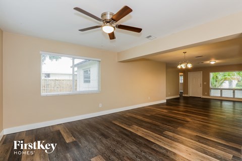 231 SW 71 Terrace 4 Beds House for Rent - Photo Gallery 4