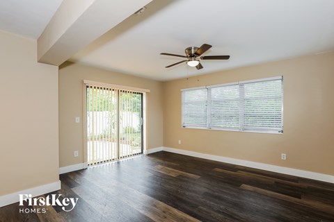 231 SW 71 Terrace 4 Beds House for Rent - Photo Gallery 5