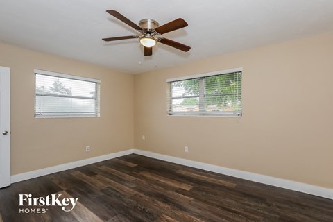 231 SW 71 Terrace 4 Beds House for Rent - Photo Gallery 8