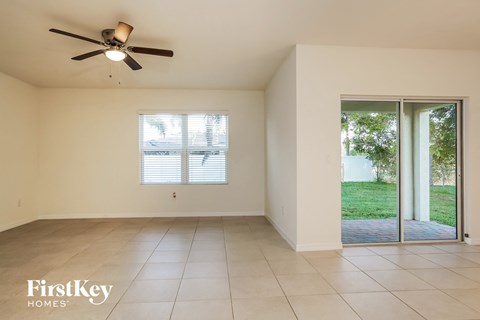 237 SE 3Rd Street 4 Beds Apartment for Rent