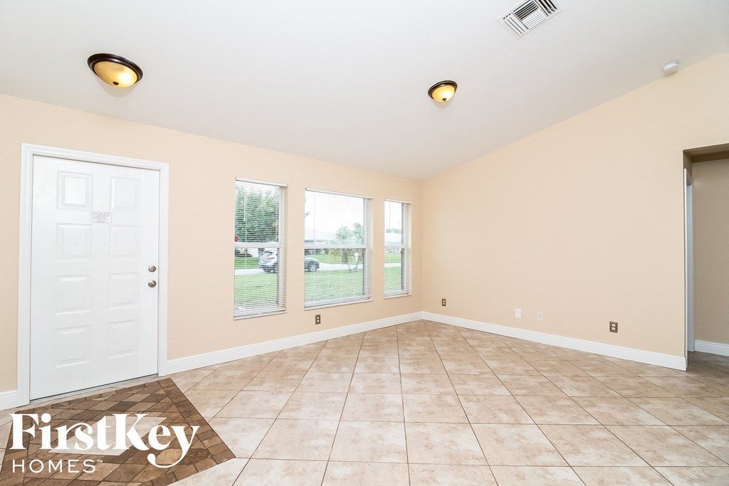 242 SW 34th Terrace 3 Beds House for Rent - Photo Gallery 3