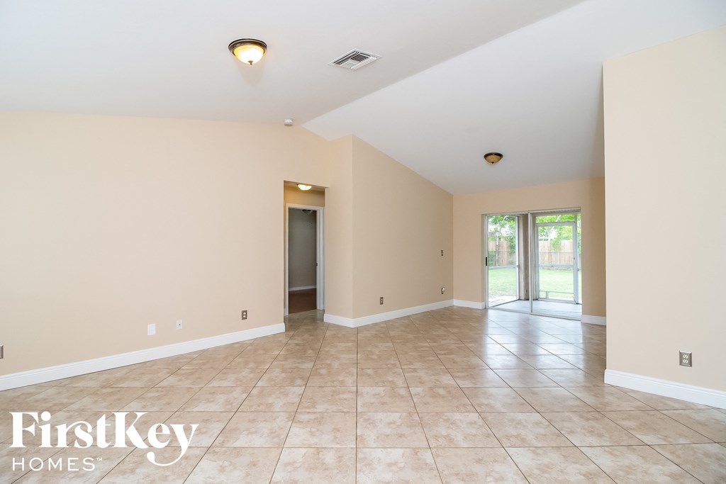 242 SW 34th Terrace 3 Beds House for Rent - Photo Gallery 4