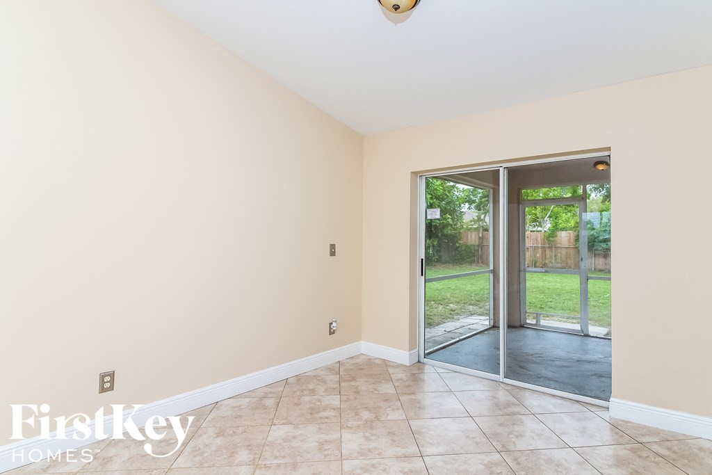 242 SW 34th Terrace 3 Beds House for Rent - Photo Gallery 5