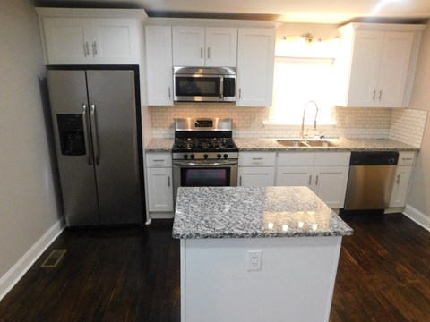 246 Maple Street 3 Beds Apartment for Rent