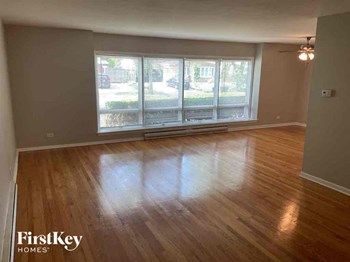 251 N Pleasant Dr 3 Beds House for Rent - Photo Gallery 2