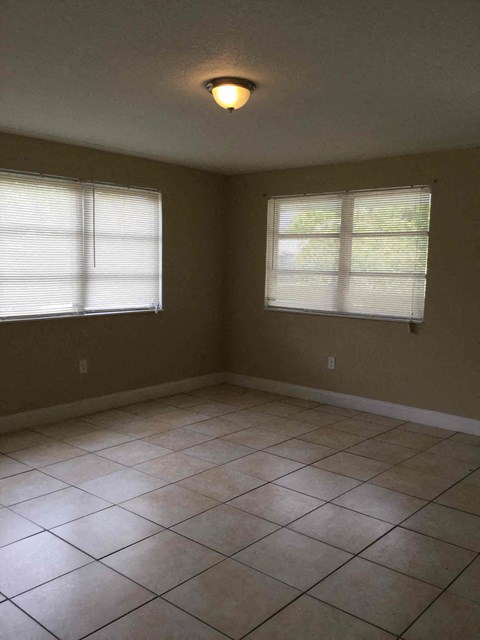 280 NE 164Th Ter 3 Beds Apartment for Rent