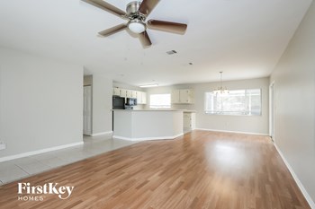 301 SE Whitmore Dr 3 Beds House for Rent - Photo Gallery 5