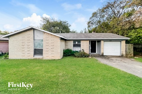 302 SHOREWOOD Dr 3 Beds Apartment for Rent