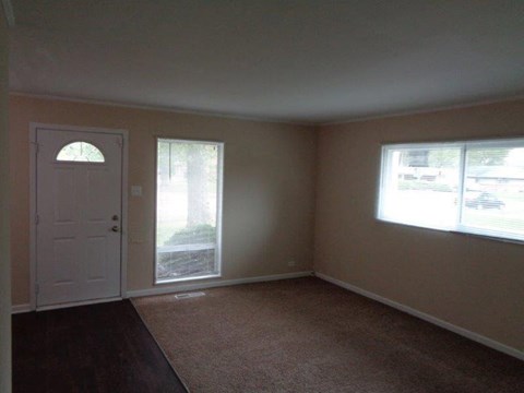 307 Windsor St 3 Beds Apartment for Rent