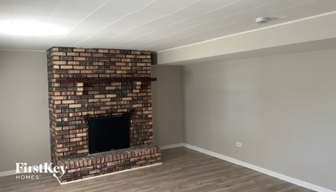 313 E Center St 4 Beds Apartment for Rent