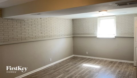 313 E Center St 4 Beds Apartment for Rent