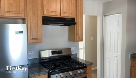 313 E Center St 4 Beds Apartment for Rent