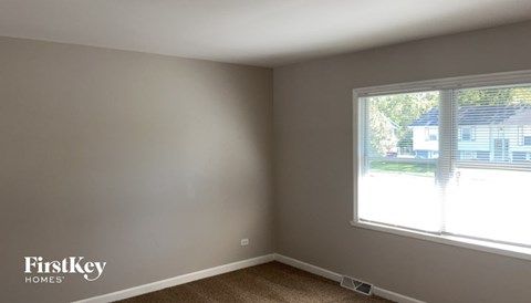 313 E Center St 4 Beds Apartment for Rent