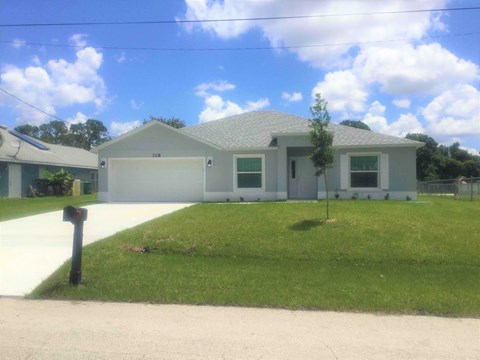 328 SW Ridgecrest Dr 4 Beds Apartment for Rent