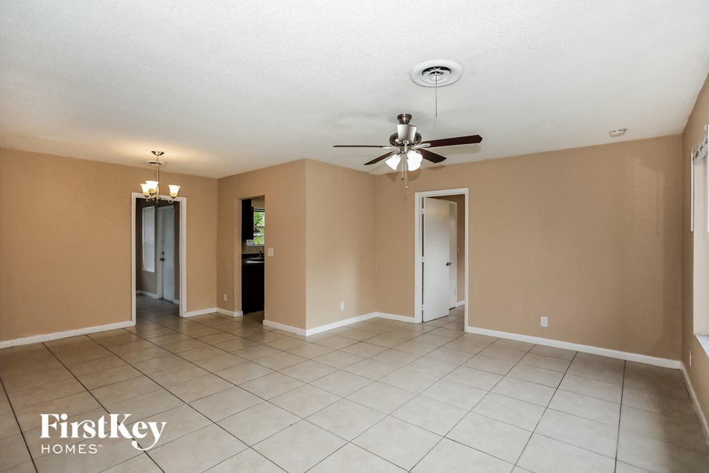 351 SW 31st Avenue 4 Beds House for Rent - Photo Gallery 2