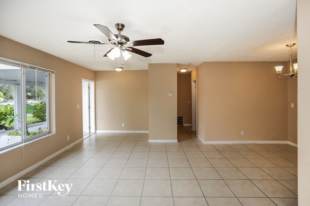 351 SW 31st Avenue 4 Beds House for Rent - Photo Gallery 3