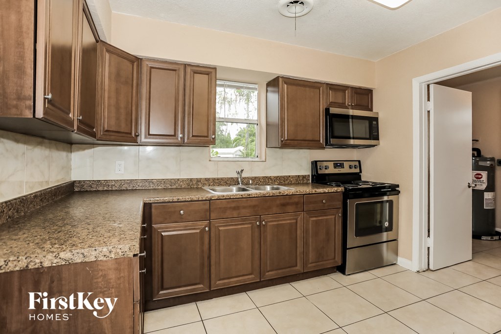 351 SW 31st Avenue 4 Beds House for Rent - Photo Gallery 6