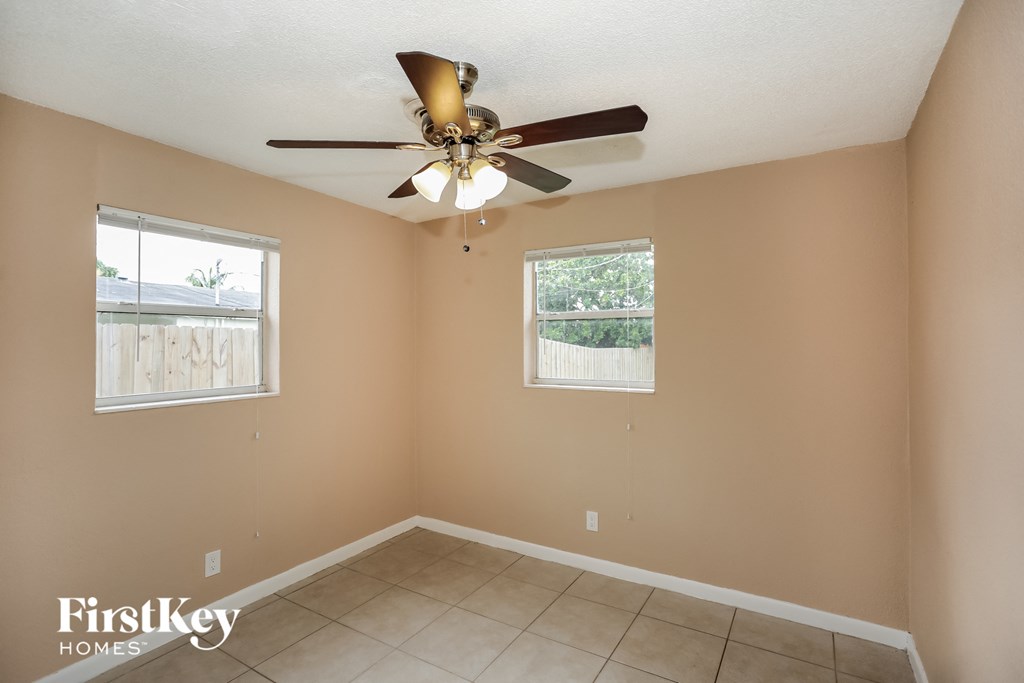 351 SW 31st Avenue 4 Beds House for Rent - Photo Gallery 11