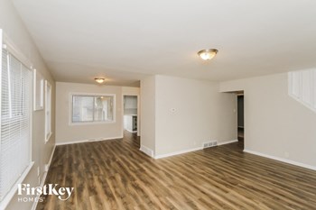 351 Clyde Ave 4 Beds House for Rent - Photo Gallery 4