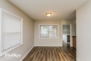 351 Clyde Ave 4 Beds House for Rent - Photo Gallery 5