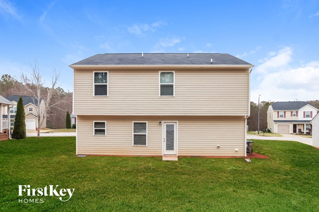 a small house in the middle of a grass field
