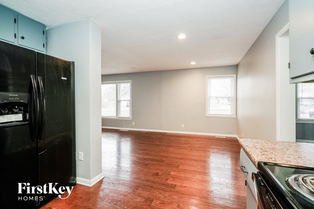 371 S Hendricks Dr 3 Beds House for Rent - Photo Gallery 5