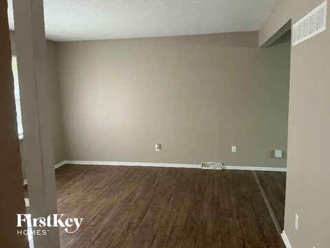 400 SW Keystone Ct 3 Beds Apartment for Rent