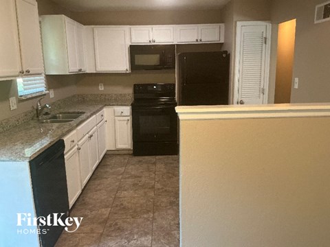 400 SW Keystone Ct 3 Beds Apartment for Rent