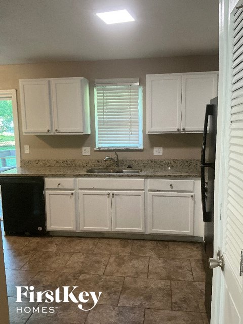 400 SW Keystone Ct 3 Beds Apartment for Rent