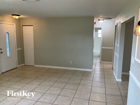 401 NE 15Th Ave 4 Beds Apartment for Rent