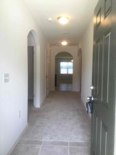 407 SW Lakehurst Drive 4 Beds Apartment for Rent