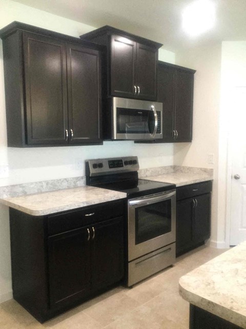 407 SW Lakehurst Drive 4 Beds Apartment for Rent